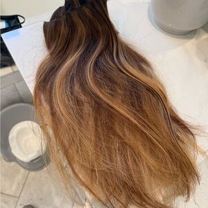 Natural Brown to Honey Blonde covet and mane 22 inch 20 wefts